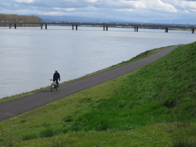 Marine Drive bike path on Columbia River looking east sm